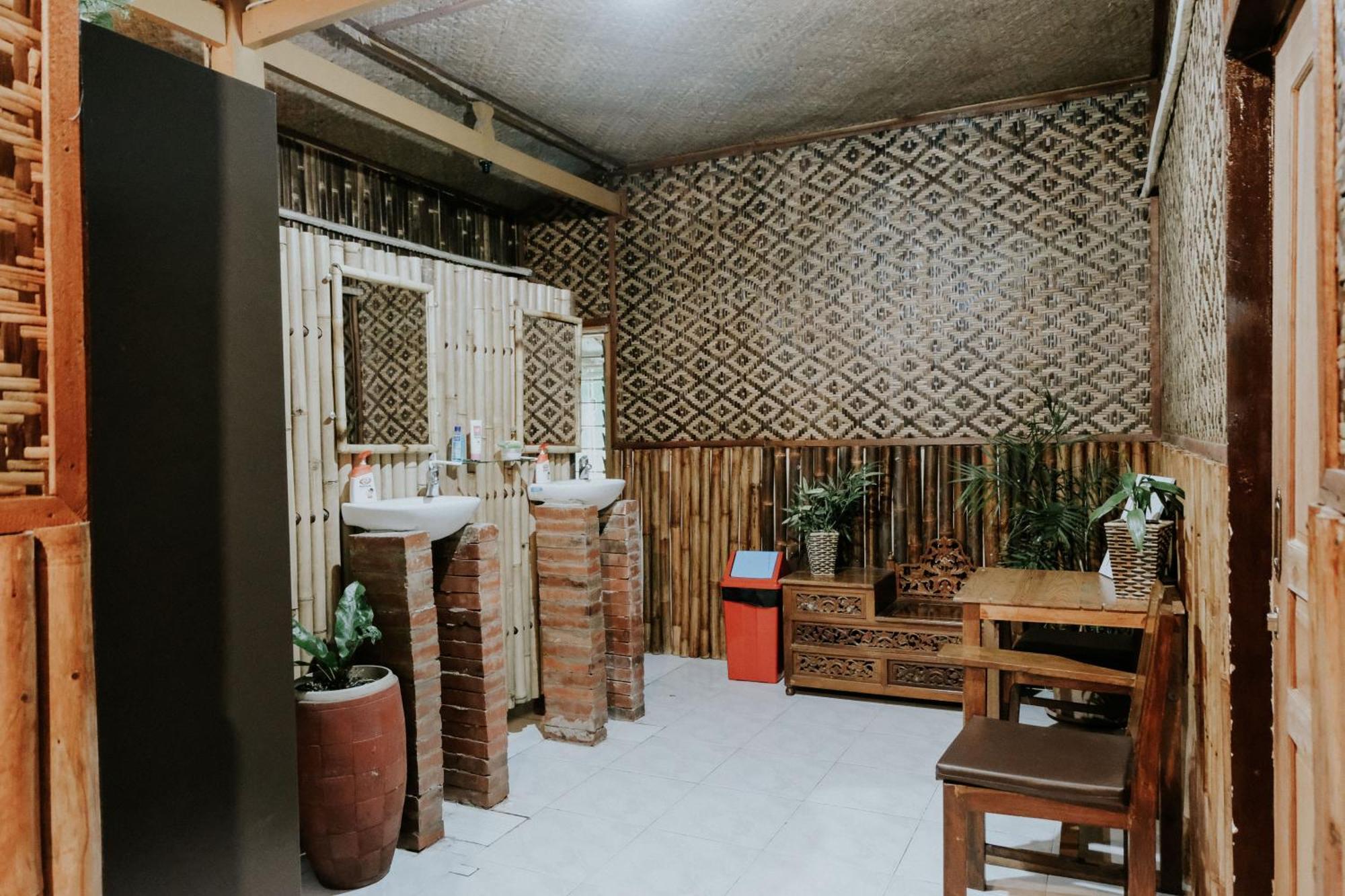 Glory Homestay Yogyakarta Bagian luar foto