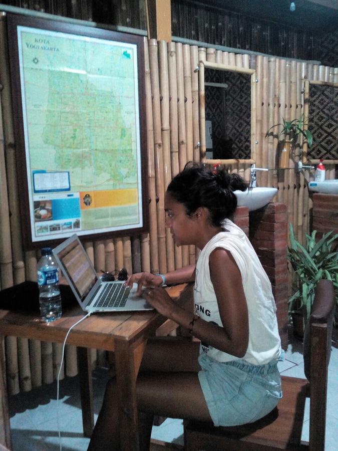 Glory Homestay Yogyakarta Bagian luar foto